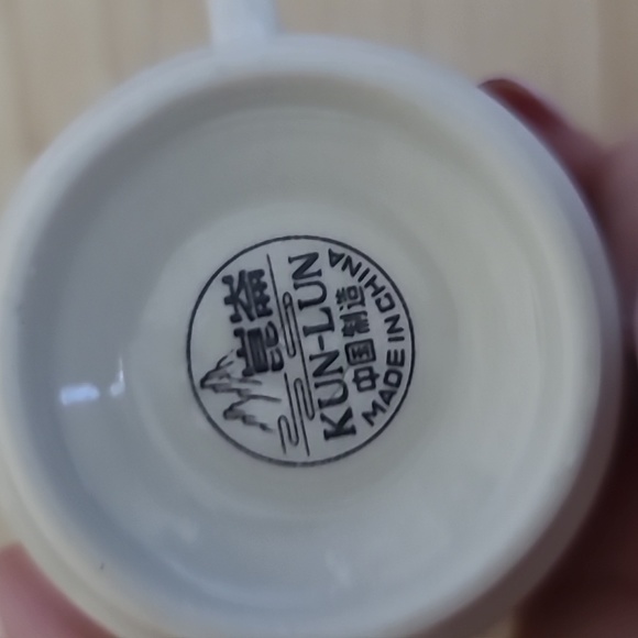 A set of 2 cups & saucers with red-maroon and black designs, and golden details - Picture 4 of 6